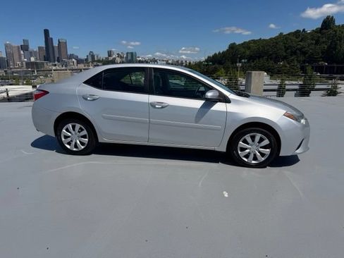 Used 2014 Toyota Corolla LE FWD image 2