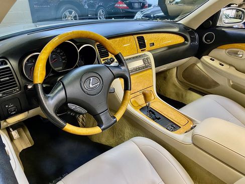 Used 2005 Lexus SC 430 Convertible RWD image 11