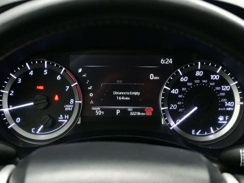 Used 2024 Toyota Highlander LE AWD/4WD image 24