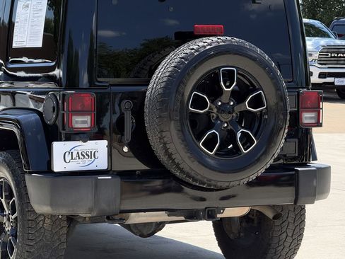 Used 2018 Jeep Wrangler Unlimited Sahara AWD/4WD image 6