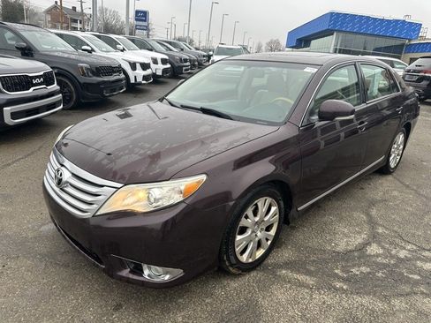 Used 2011 Toyota Avalon Limited image 3