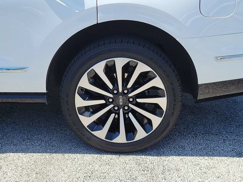 Certified 2024 Lincoln Navigator Reserve AWD/4WD image 5