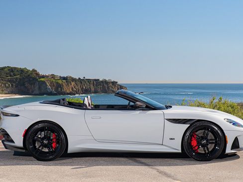 Used 2023 Aston Martin DBS Volante image 32