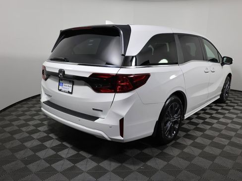 New 2026 Honda Odyssey Touring image 4