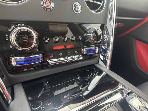 Used 2025 Rolls-Royce Cullinan AWD/4WD image 17