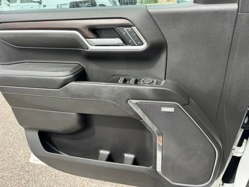 Used 2022 GMC Sierra 1500 SLT w/ SLT Convenience Package AWD/4WD image 17