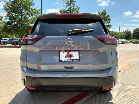 Used 2026 Nissan Rogue SV FWD image 7