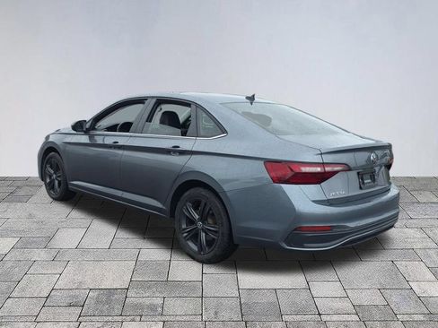 Used 2023 Volkswagen Jetta SE w/ Panoramic Sunroof Package FWD image 5