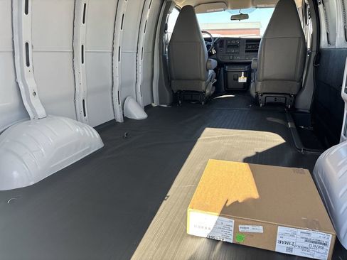 New 2025 GMC Savana 2500 w/ Driver Convenience Package RWD image 24