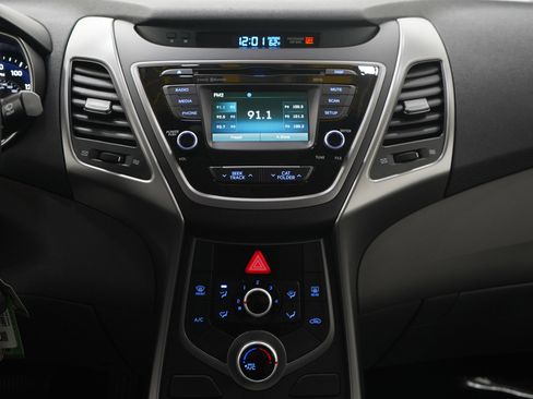 Used 2016 Hyundai Elantra SE w/ Option Group 02 FWD image 16