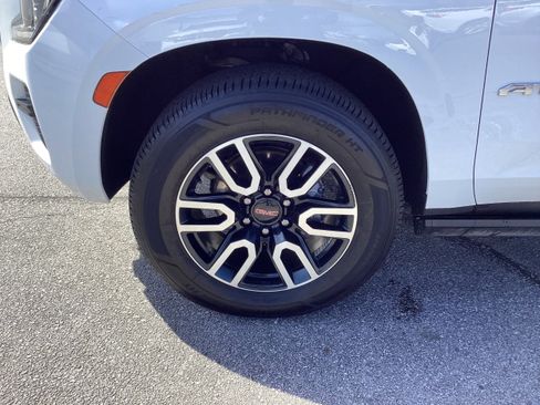 Used 2022 GMC Yukon XL AT4 w/ Technology Package image 9