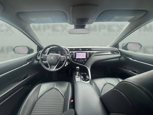 Used 2020 Toyota Camry SE FWD image 7