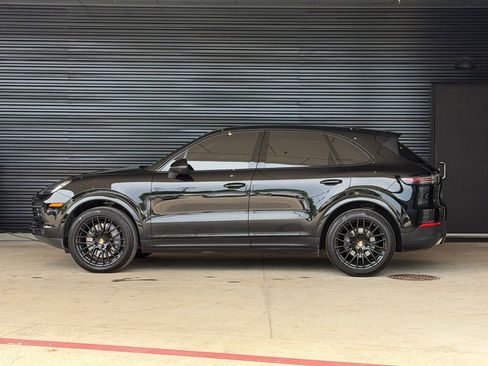 Certified 2023 Porsche Cayenne AWD/4WD image 2