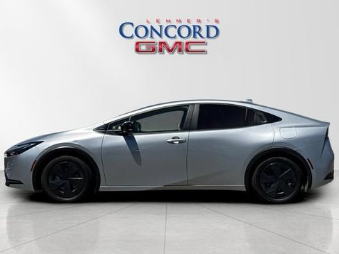 Used 2025 Toyota Prius Plug-In Hybrid FWD image 7