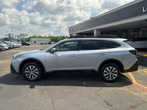 Used 2022 Subaru Outback Premium image 11