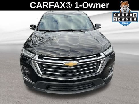 Used 2022 Chevrolet Traverse LT image 2