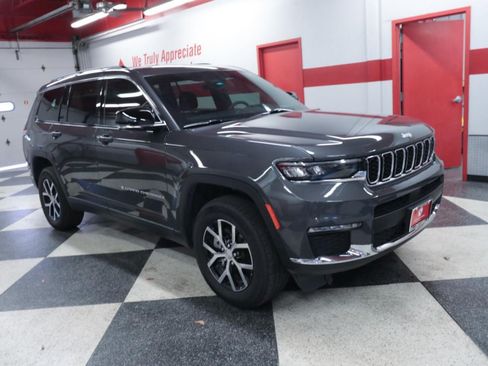 Used 2025 Jeep Grand Cherokee L Limited RWD image 3
