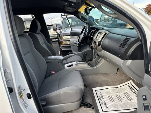 Used 2009 Toyota Tacoma PreRunner image 13
