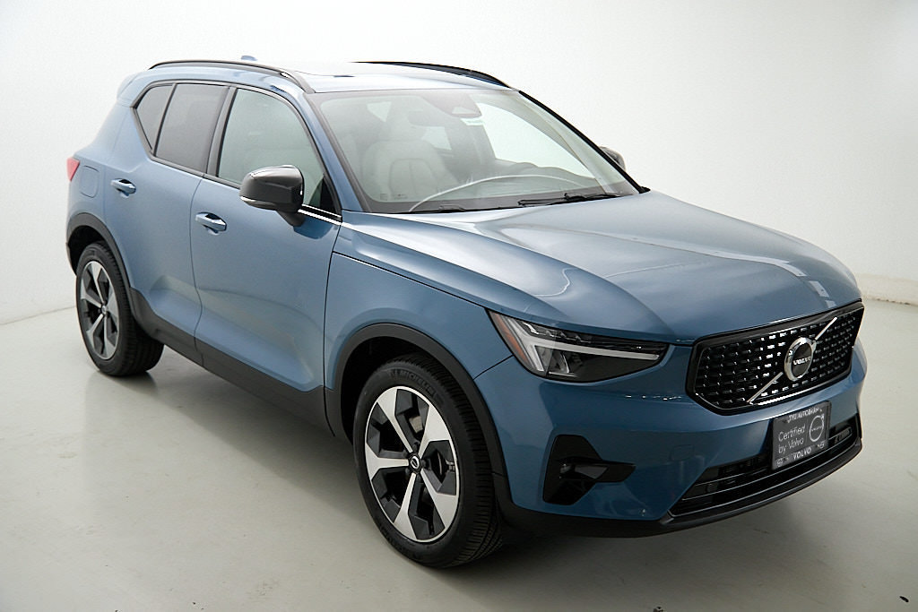 Certified 2023 Volvo XC40 B5 Plus w/ Protection Package Premier AWD/4WD image 5
