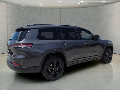 Used 2022 Jeep Grand Cherokee L Laredo RWD image 3
