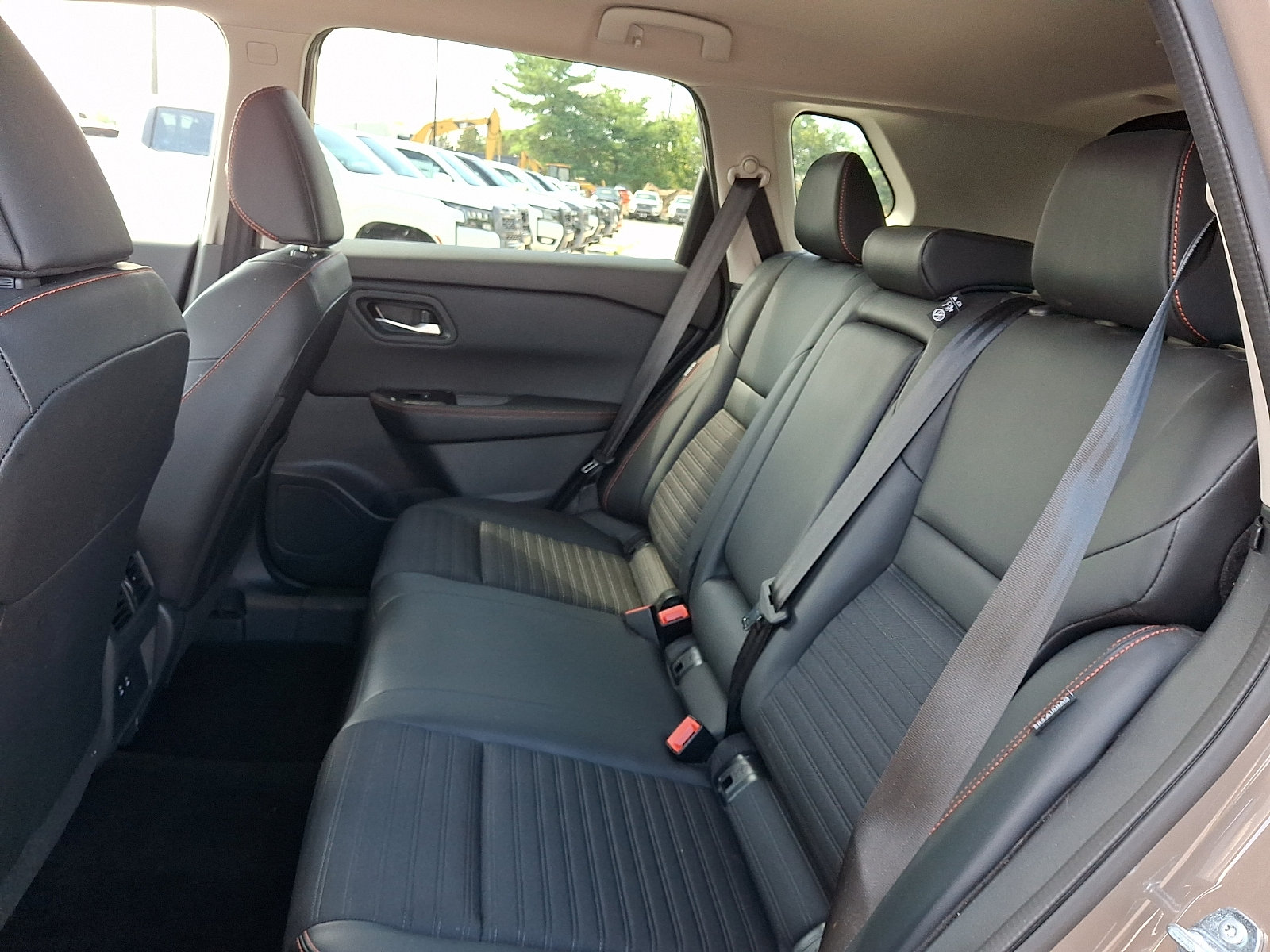 Certified 2025 Nissan Rogue SV AWD/4WD image 12