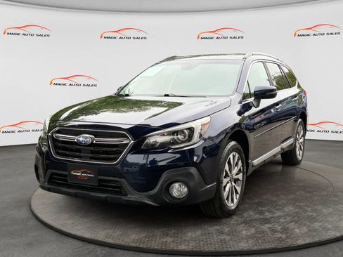 Used 2018 Subaru Outback 3.6R Touring AWD/4WD image 1