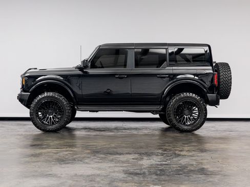 Used 2025 Ford Bronco Outer Banks AWD/4WD image 9