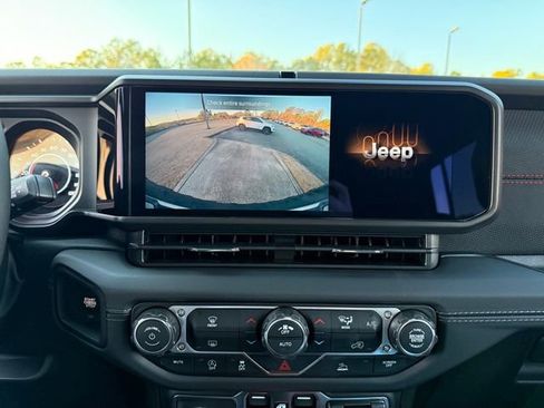 New 2026 Jeep Wrangler Unlimited Rubicon AWD/4WD image 19