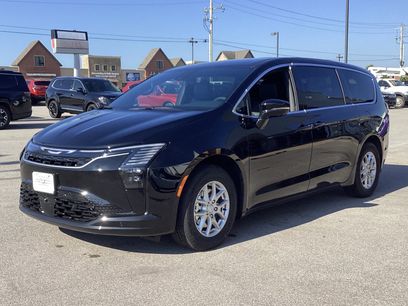 New 2027 Chrysler Pacifica Select