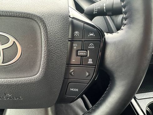Used 2023 Toyota Prius XLE FWD image 21