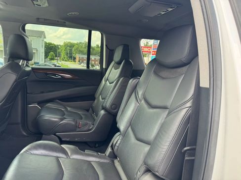 Used 2018 Cadillac Escalade ESV Luxury AWD/4WD image 35