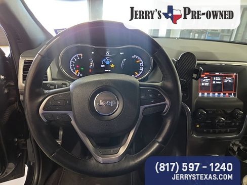 Used 2018 Jeep Grand Cherokee Laredo AWD/4WD image 13