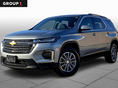 Used 2023 Chevrolet Traverse LT image 1