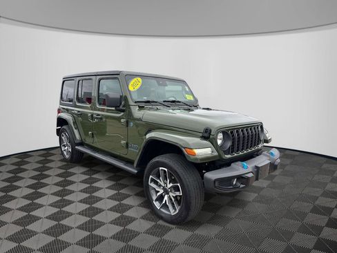 Used 2024 Jeep Wrangler Unlimited w/ Convenience Group AWD/4WD image 5