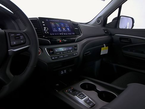 Certified 2025 Honda Ridgeline Sport+ image 24