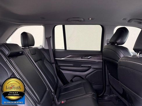 Used 2023 Jeep Grand Cherokee Limited image 16