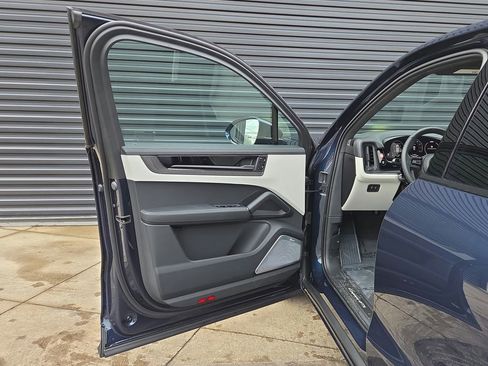 New 2026 Porsche Cayenne GTS image 6