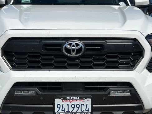 Certified 2024 Toyota Tacoma TRD Off-Road AWD/4WD image 12