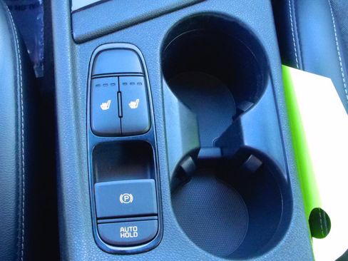 Used 2020 Kia Niro EX FWD image 24