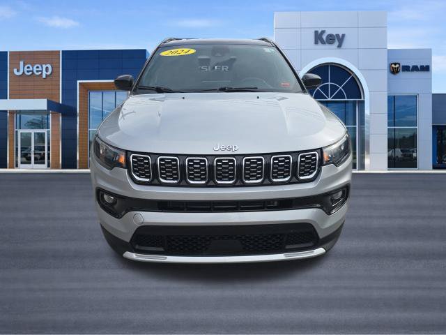 Used 2024 Jeep Compass Limited AWD/4WD image 2