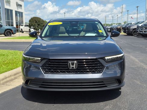 Used 2025 Honda Accord SE image 2