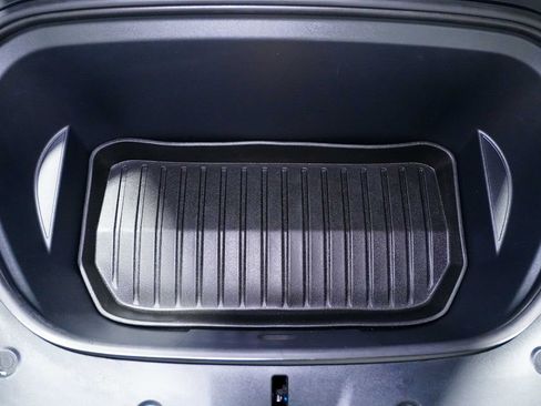 Used 2021 Tesla Model Y Long Range AWD/4WD image 24