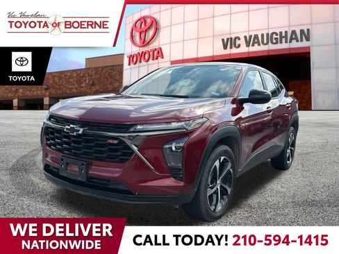 Used 2025 Chevrolet Trax RS w/ Driver Confidence Package FWD image 1