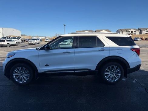 Used 2024 Ford Explorer King Ranch w/ Technology Package image 4