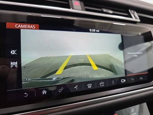 Used 2018 Land Rover Range Rover Velar R-Dynamic SE AWD/4WD image 22