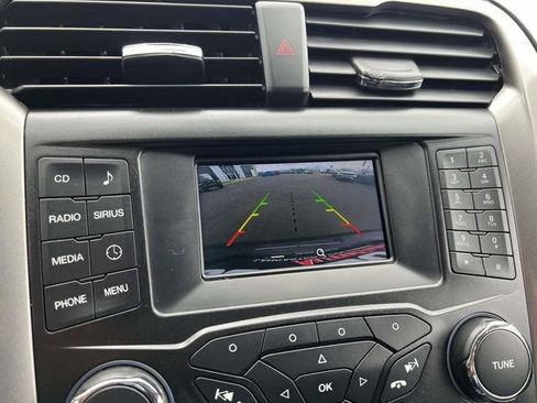 Used 2017 Ford Fusion SE FWD image 16