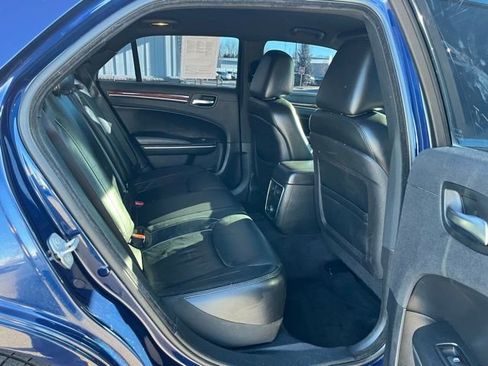 Used 2014 Chrysler 300 image 28