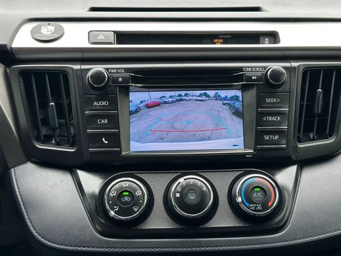 Used 2016 Toyota RAV4 LE w/ Preferred Accessory Package FWD image 37