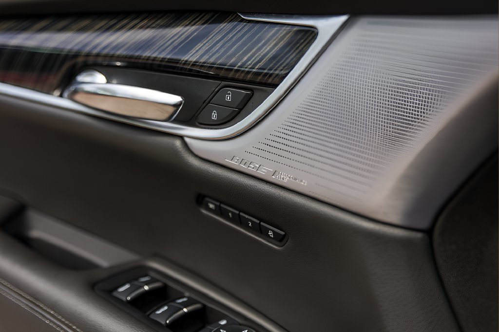 Certified 2025 Cadillac XT6 Premium Luxury FWD image 25