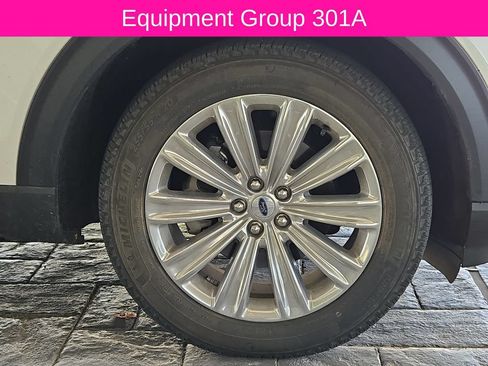 Used 2023 Ford Explorer Limited w/ Limited Technology Package RWD image 12